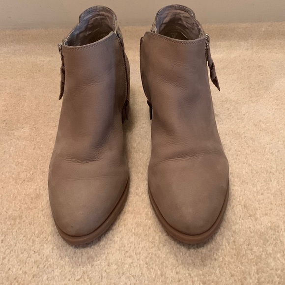 Steve Madden Taupe ankle bootie - Picture 1 of 6